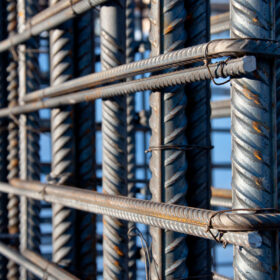 besi beton dan wiremesh konstruksi