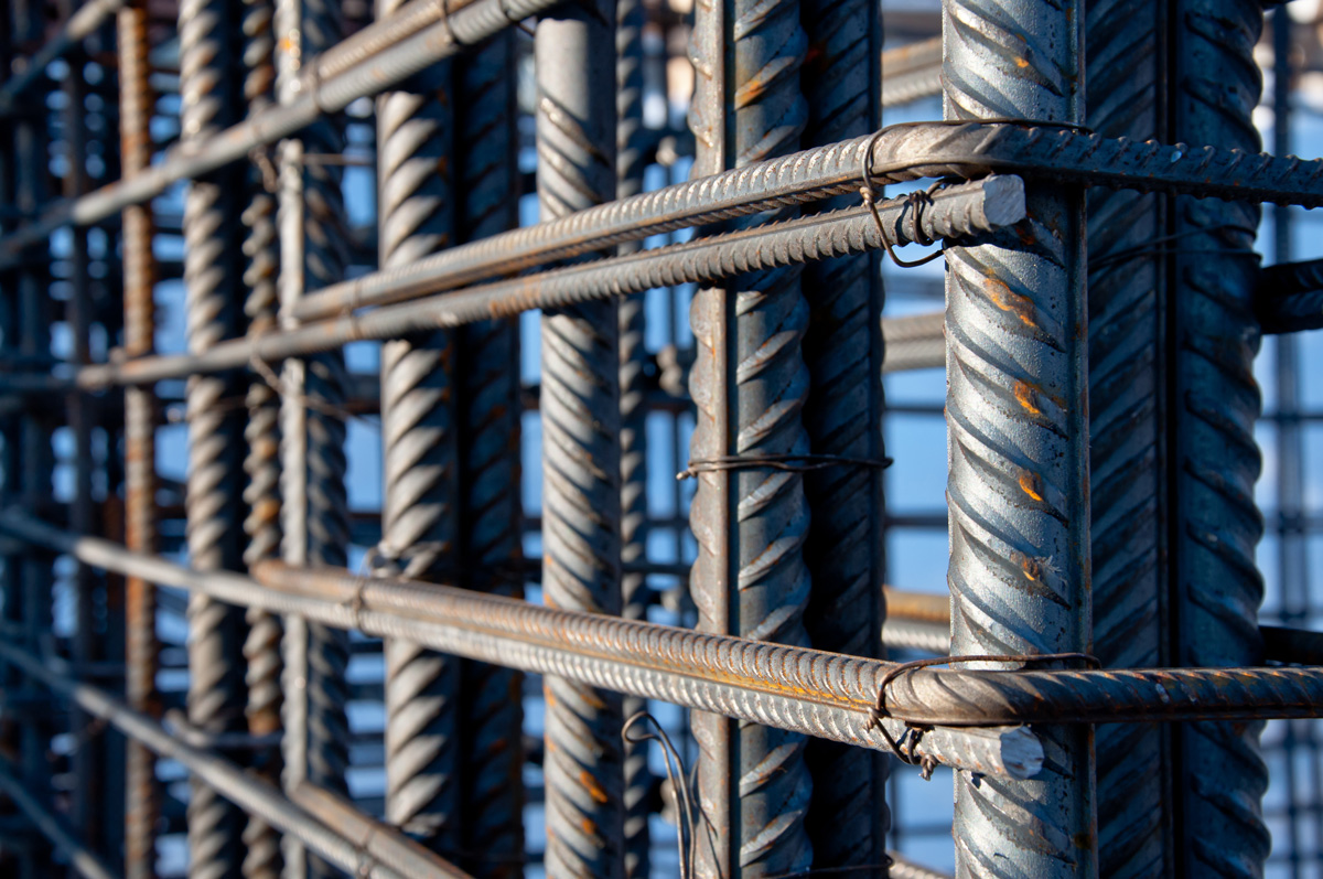 besi beton dan wiremesh konstruksi